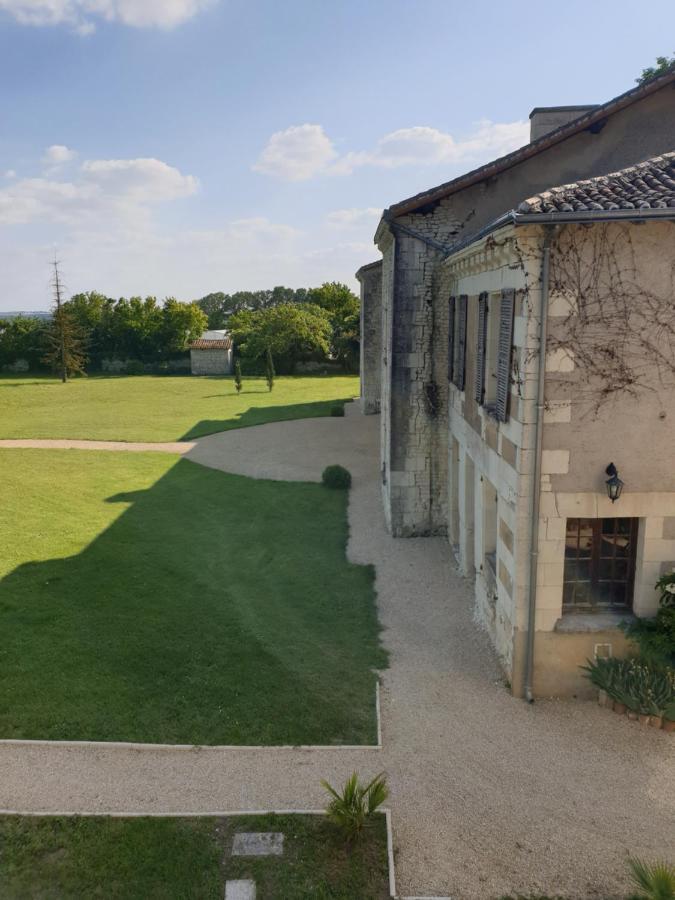 Domaine De Bourgville Monts-sur-Guesnes Eksteriør bilde