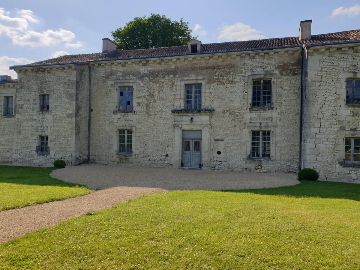 Domaine De Bourgville Monts-sur-Guesnes Eksteriør bilde