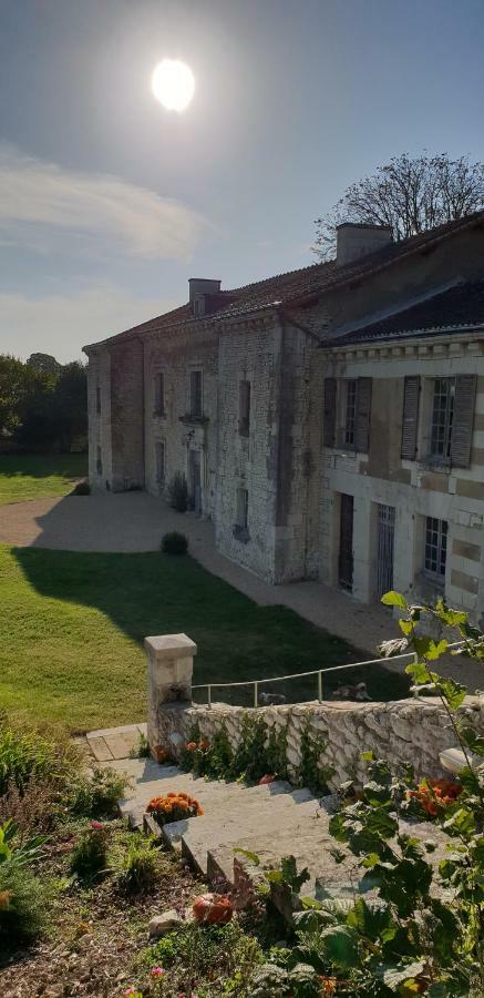 Domaine De Bourgville Monts-sur-Guesnes Eksteriør bilde